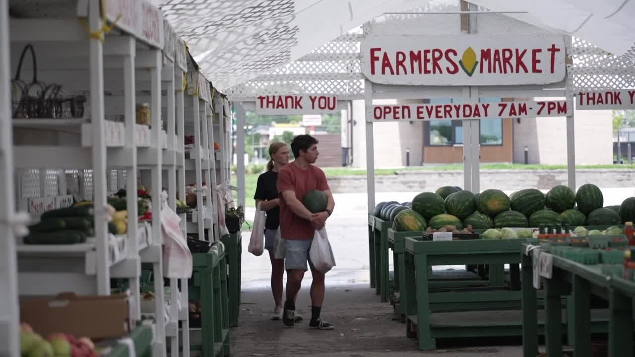 Why Omaha shoppers pay more at local produce stands despite cheaper grocery options