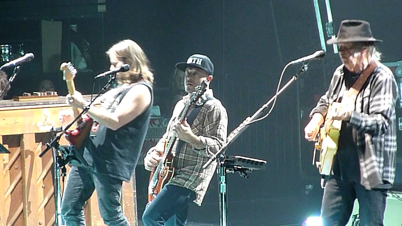 Neil Young -- WORDS (BETWEEN the LINES of AGE) -- Ziggo Dome - Amsterdam -- 9 juli 2016