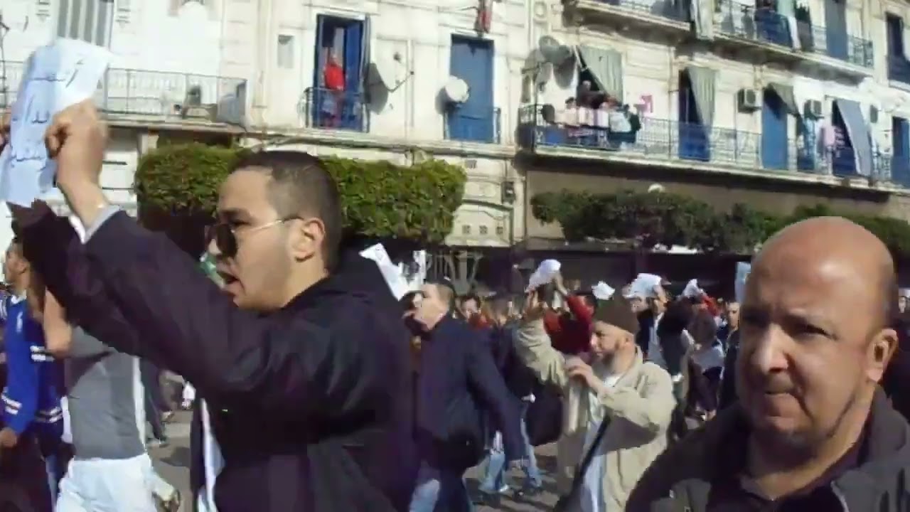 A Alger, des milliers de manifestants rendent hommage aux frères Kouachi en janvier 2015