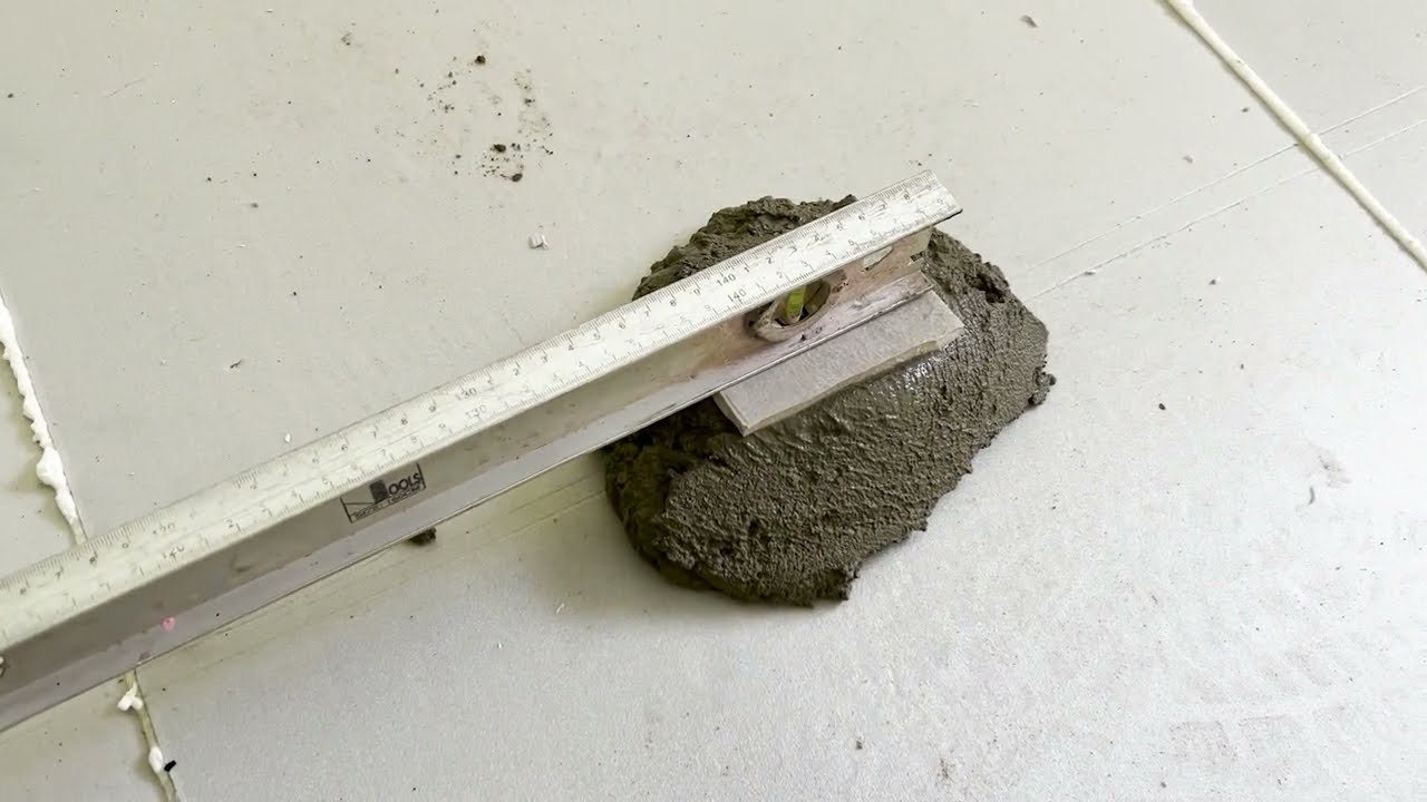 Floor insulation in a private house. Free beacons. Screed on lighthouses