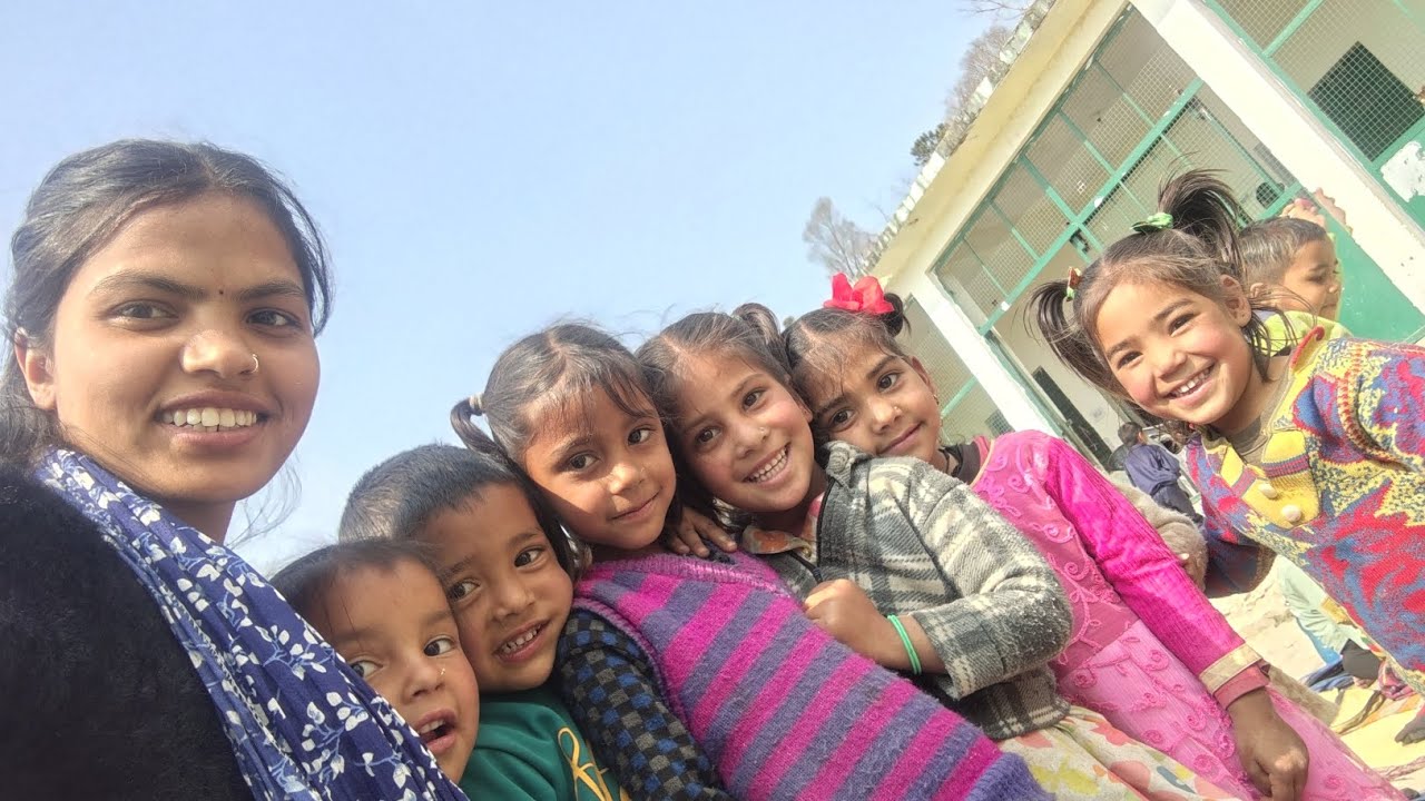 आज हम गए बच्चों के प्रवेश हेतु भ्रमण करने और हमें मिले वहां प्यारे प्यारे बच्चे ♥️😚