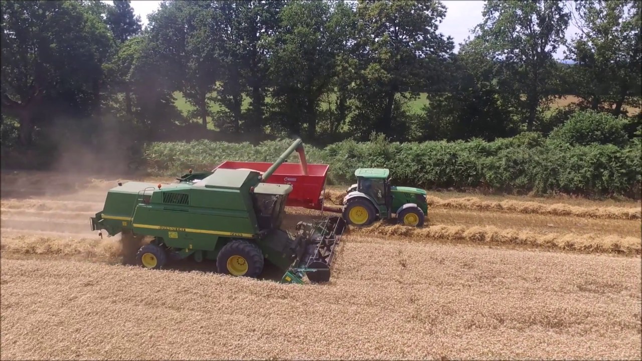 Moisson  avec une John Deere 2266