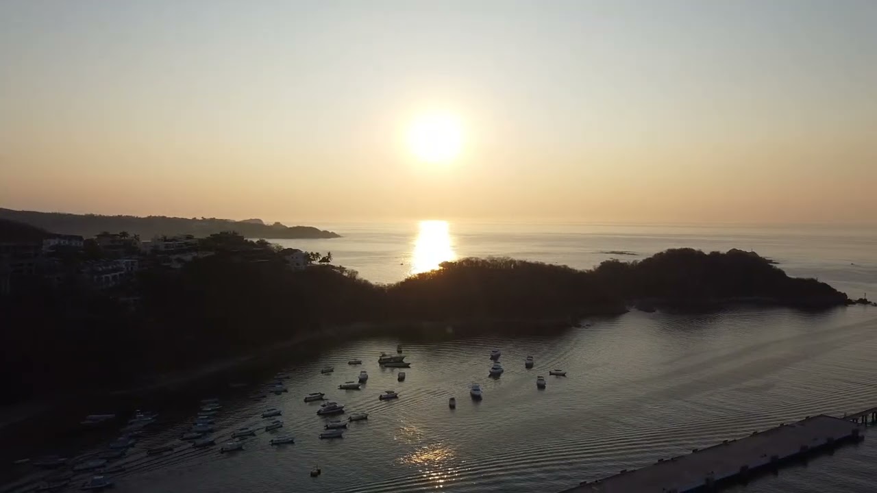 VOLANDO EL DRONE CON MANU,   EN HUATULCO, OAXACA, MEXICO  🇲🇽