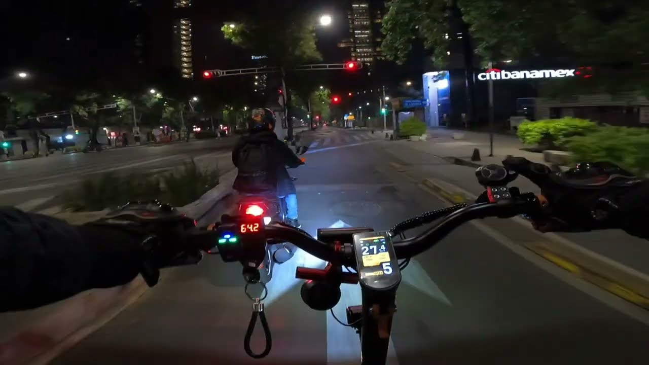 Blade gt2 vs honda navi#teverun#bladegt2#mexico#cdmx#electricscooter#gopro#patinete#hondanavi