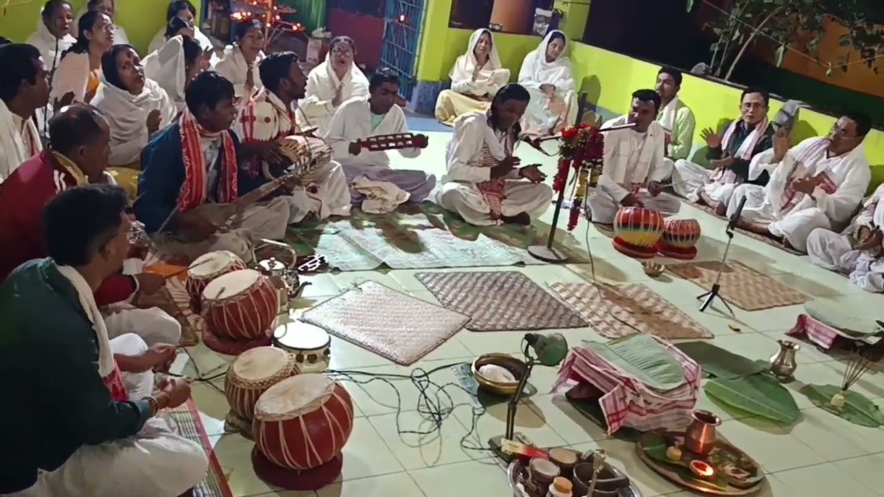 কৃষ্ণ নামৰ মালাধাৰি নানা ৰঙৰ ফুল সুন্দৰ দিহা নাম ভাগী সকলোৱে একেলগে শ্ৰৱণ কৰো আহক 🙏🏼🙏🏼🪔