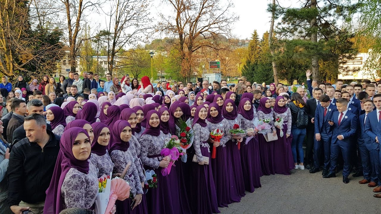 Svečana šetnja 343. generacije maturanata Behrema-begove medrese u Tuzli