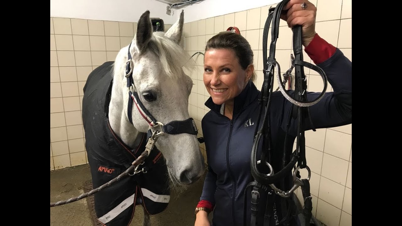 #12 Hvordan ta på hodelag med Märtha Louise