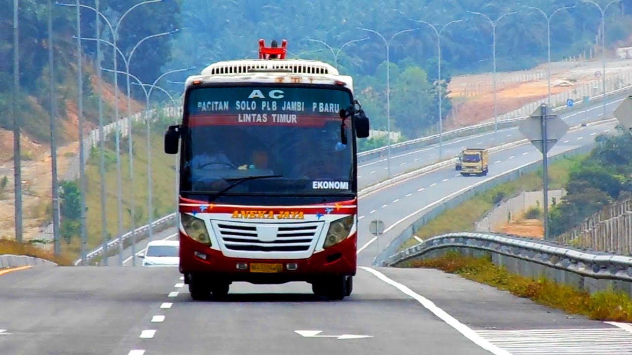 Hunting Bus di Jalan Masuk TOL PEKANBARU DUMAI