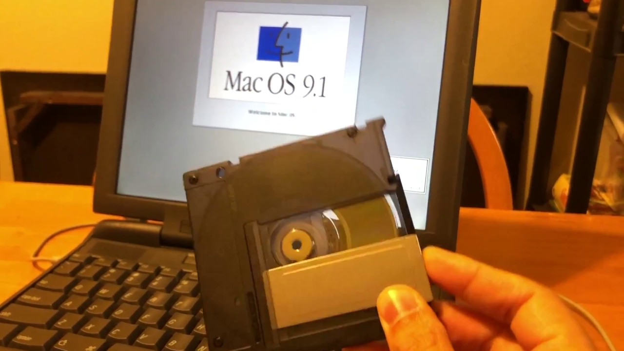Magneto Optical disk MO on an Apple Macintosh PowerBook 3400c