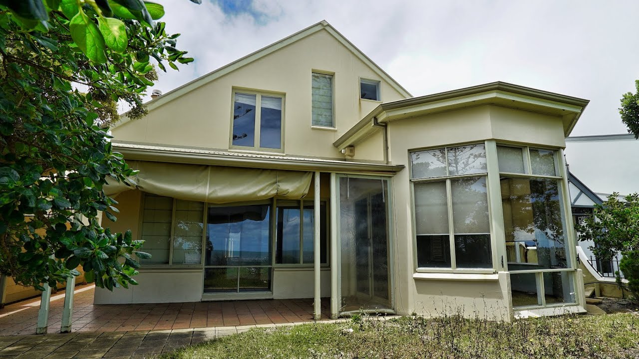 Заброшенный дом с бассейном на берегу моря. Очень уникальный и необычный!