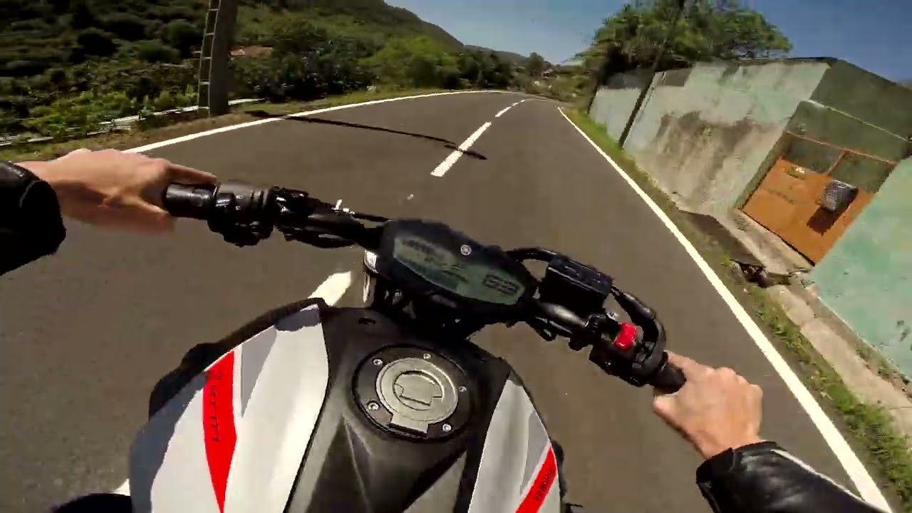 2019 Yamaha MT-07 / Akrapovic Full Exhaust / Walkaround and Quick Ride