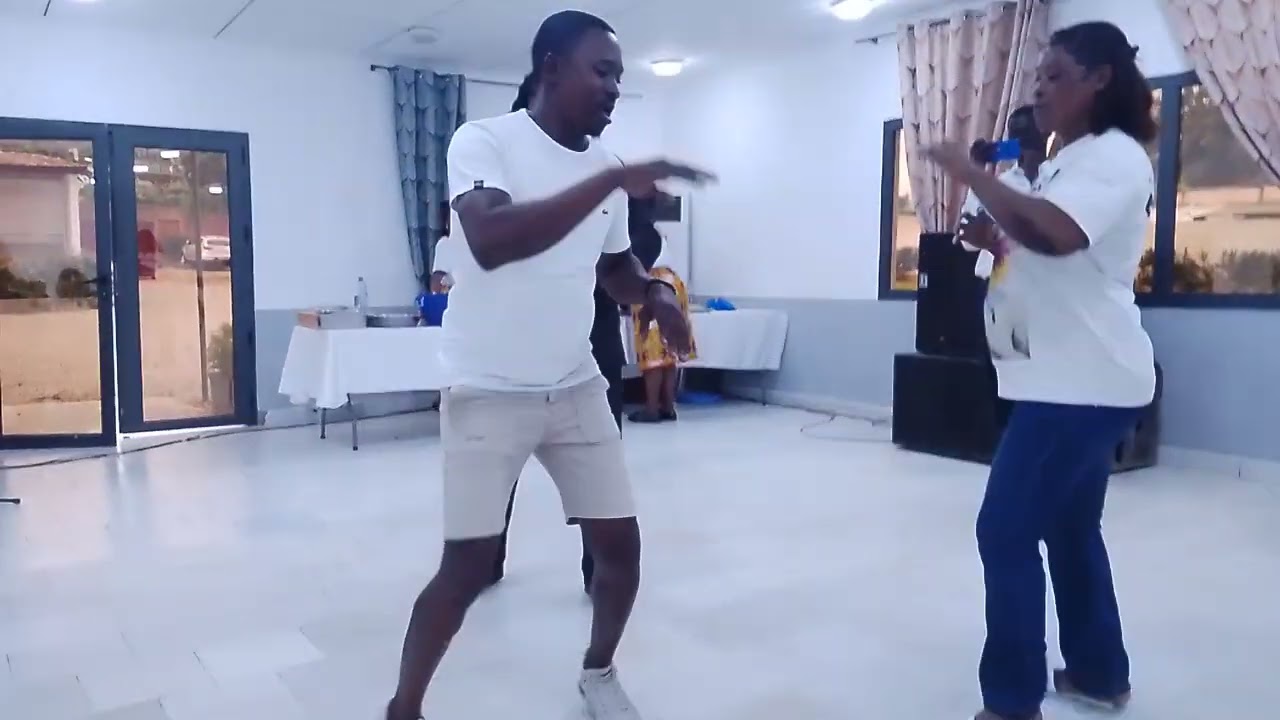 PLANSHE KATO LE CHINOIS DES NOIRS EN PRESTATION DE DÉMONSTRATION À BOUAKÉ 09
