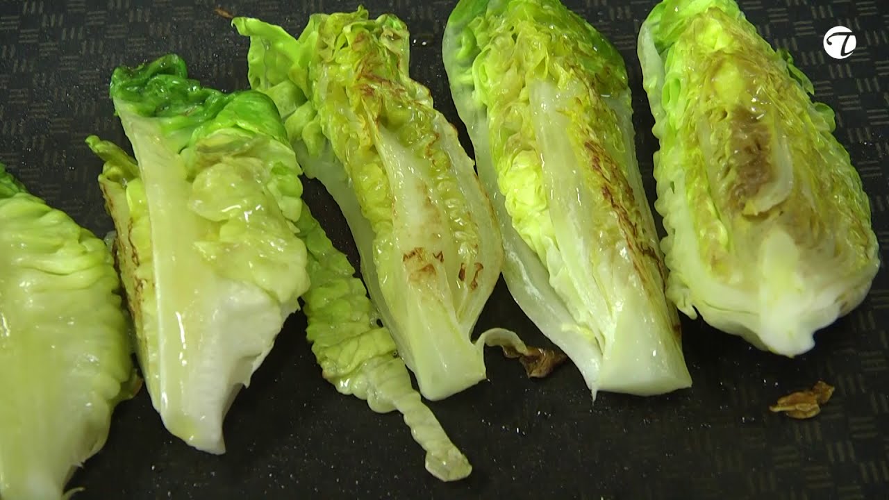Pochierter Zander an gebratenen Salatherzen, Paprika Kompott und Zitrusfr&uuml;chten