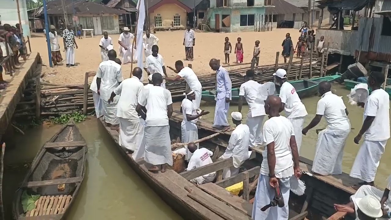 ESOUN-TERE-OWU.. Live in obotebe community.