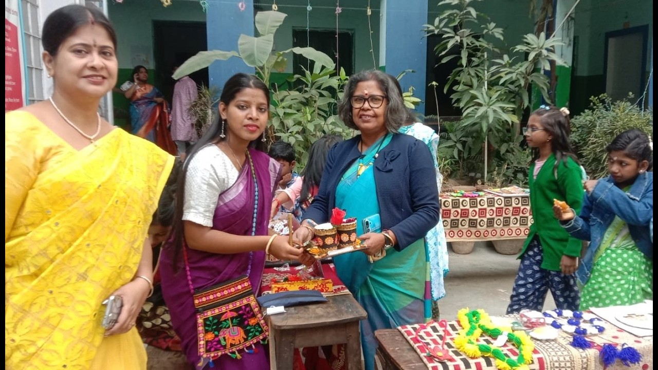 Behala Girls' High School: Recycled Products Exhibited in Catch Them Young Zero Waste and CE mission