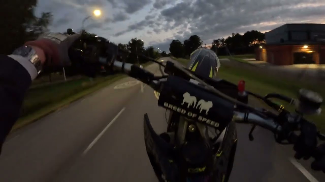 Derbi Drd pro wheelie/ stegrar på moped😱