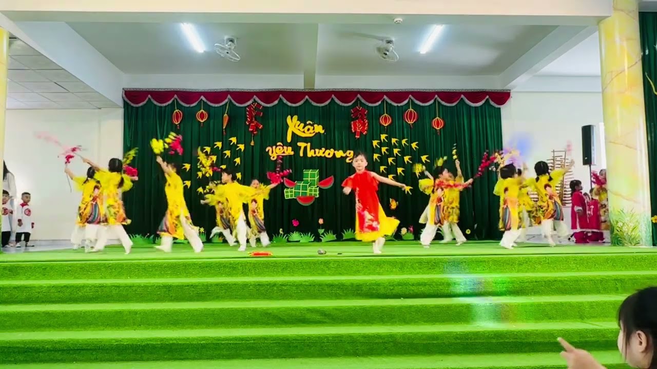Chúc Xuân - Huyền Anh Mầm non Sơn Ca