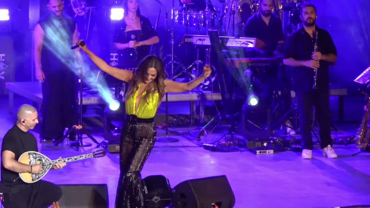 Ένα τραγούδι....μήνυμα προς ολους! Δέσποινα Βανδή live / Συναυλία Βεακειο Θέατρο 20/9/2025