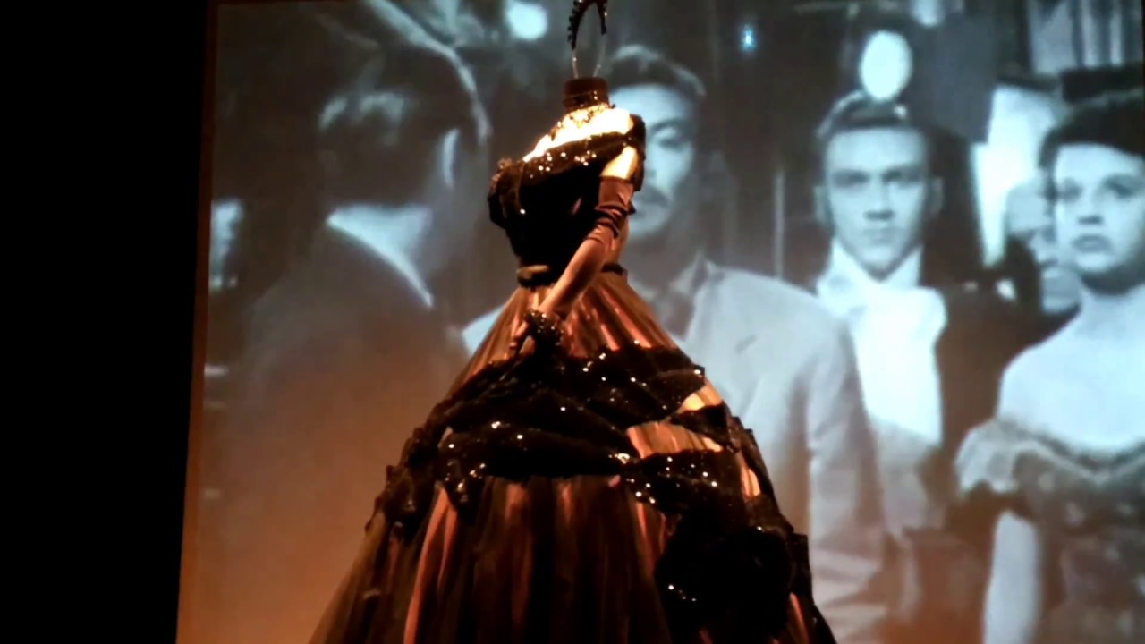 Exposición de ropa de María Félix