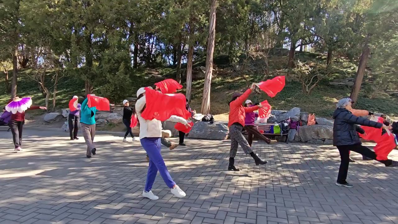 Китайский Танец с Веером ( Пекин, парк Бэйхай)