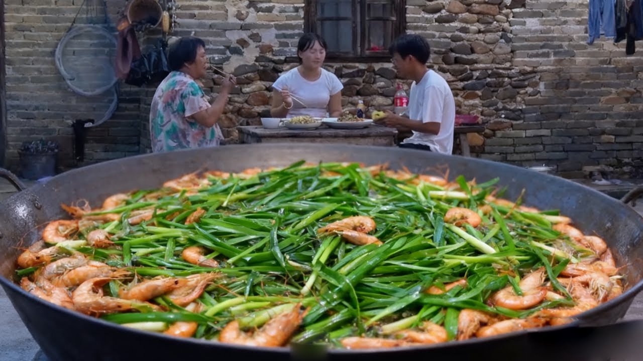 阿锐以为小梅回娘家放飞自我，正玩得尽兴时，小梅突然杀回马枪，当场狠狠教训！#我的乡村生活 #农村生活