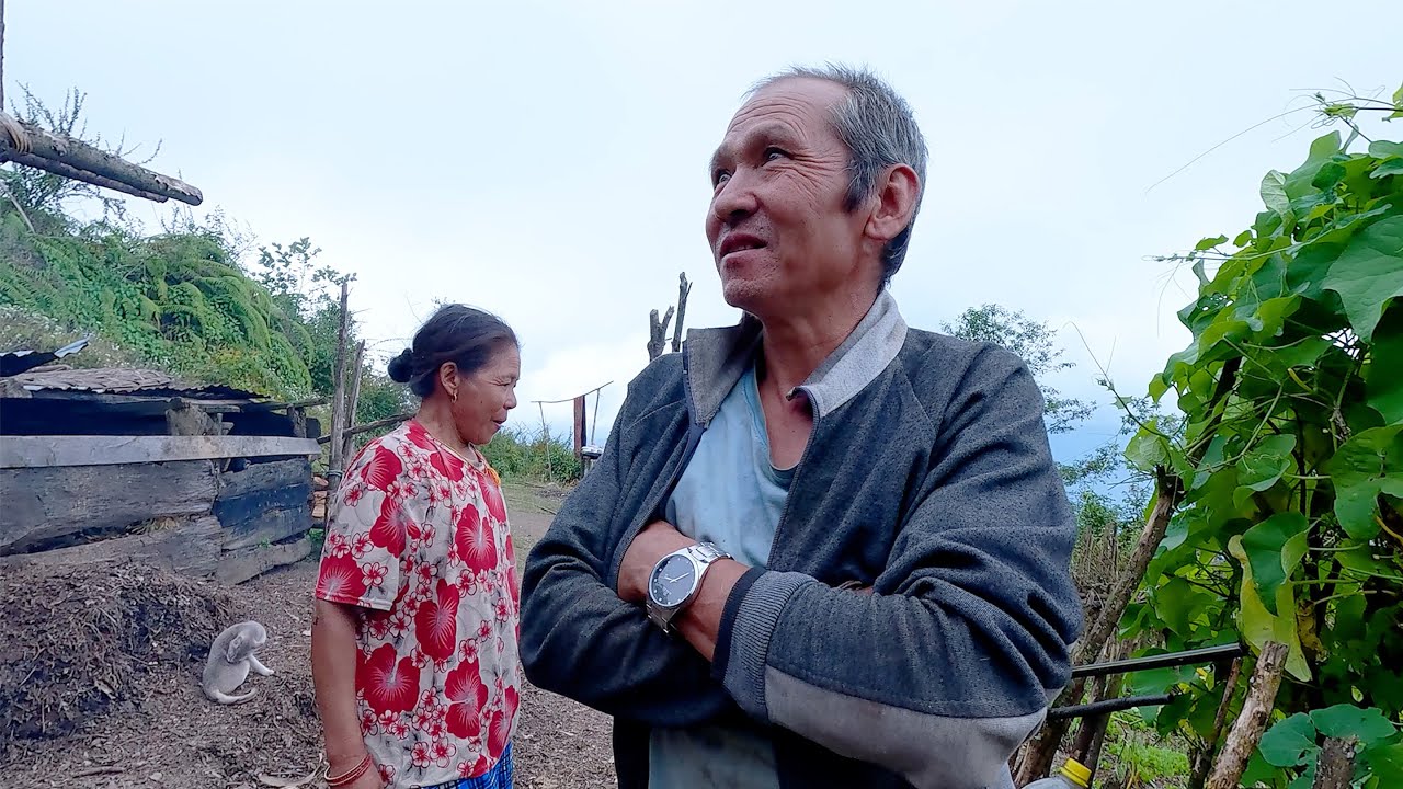 jungle man's cool lifestyle in the village in rural Nepal || family in the jungle || life in village