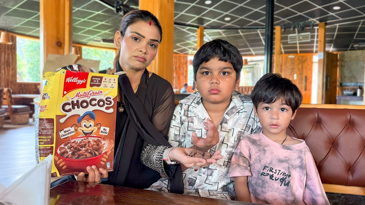 Ayaan ke khane mein kide