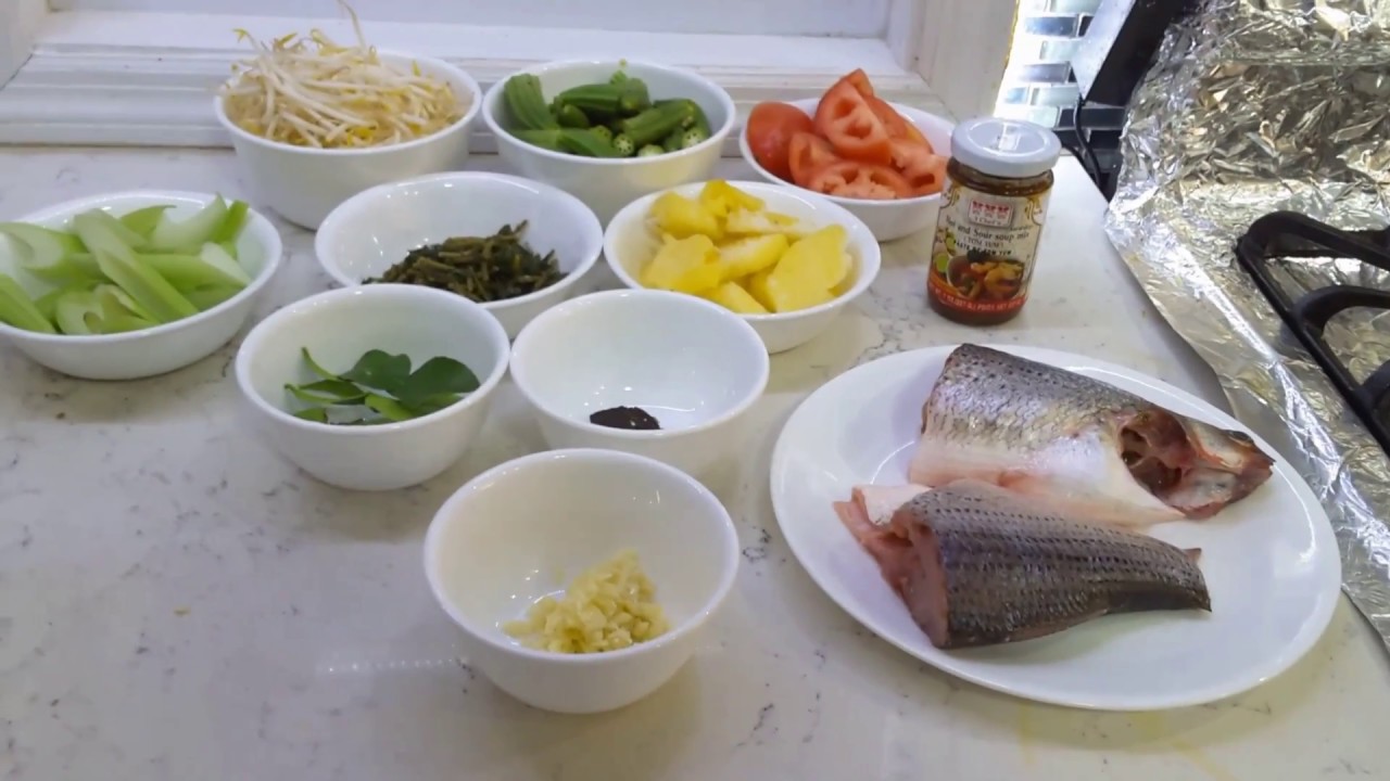 Canh chua Việt mixed Thái, cá kho tộ, thịt kho tộ mắm ruốc - New York