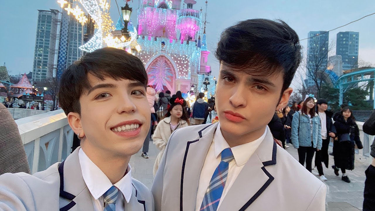De uniforme coreano no parque de diversões | Vlog