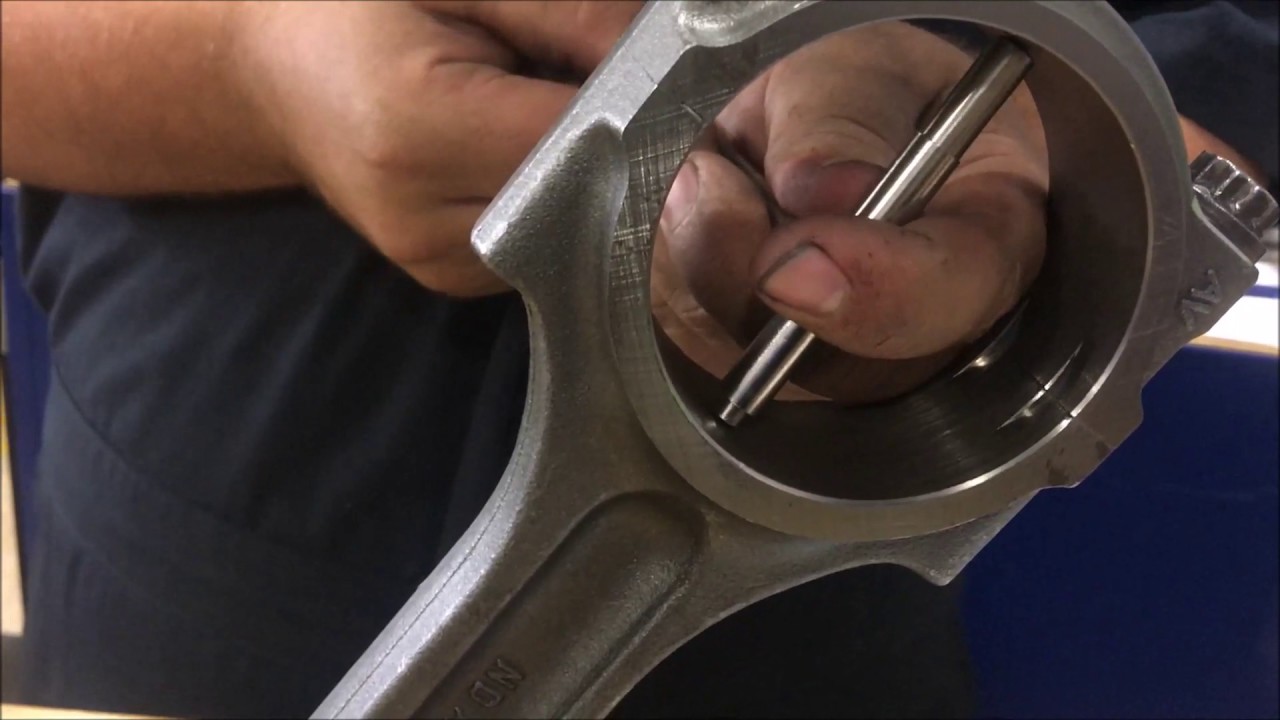 Measuring connecting rod out of round and tapper