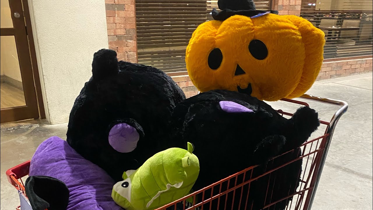 Cazando peluches gigantes (parte 1) especial  Halloween 👻