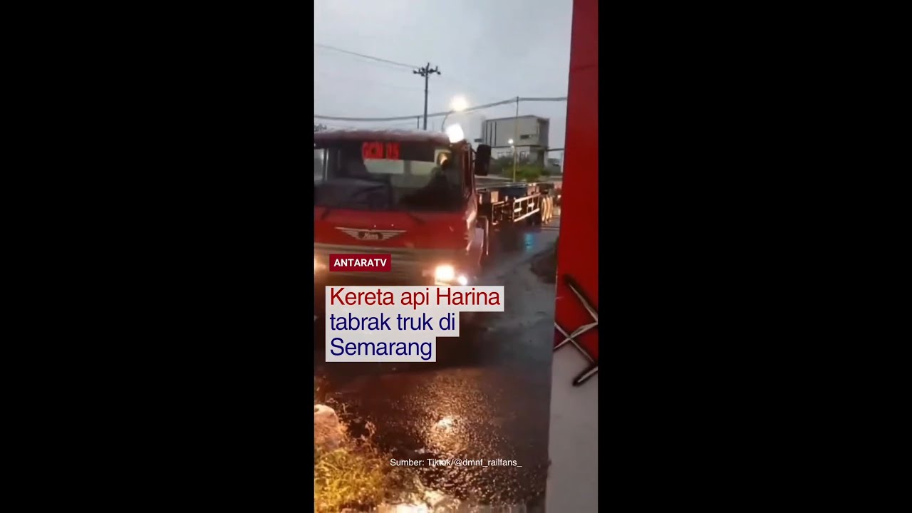 Kereta api Harina tabrak truk di Semarang