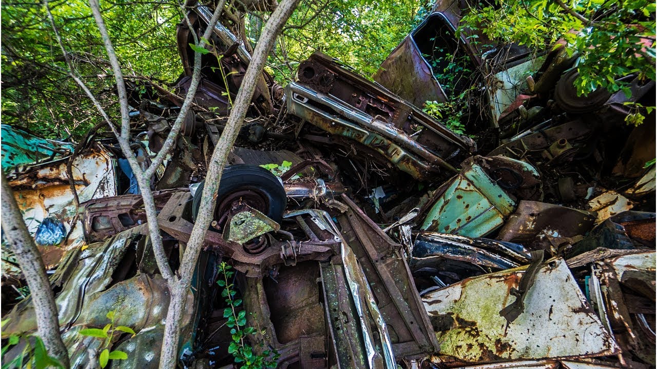 CAR GRAVEYARD ON LAKE MICHIGAN | Former Neighborhood Lost To The Lake