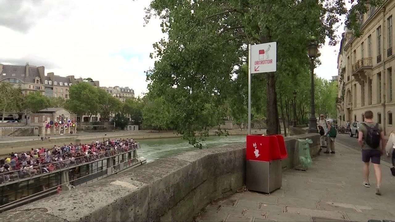 Paris installs very public urinals