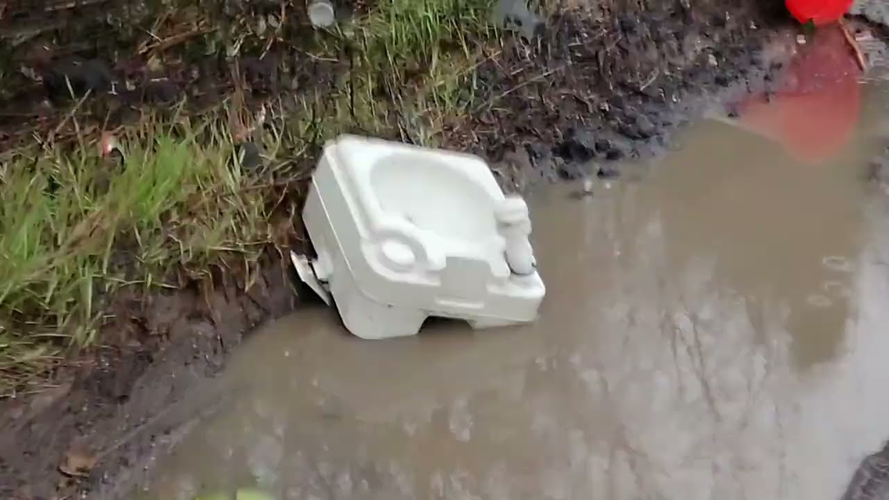 Pot holes on the way to work not good...😕