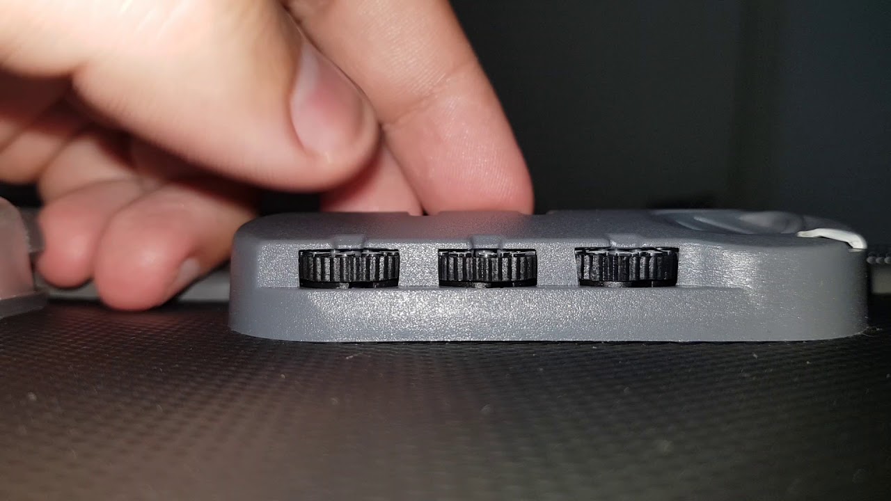 Tutorial de como destravar e mudar a combinação da mala de viagem