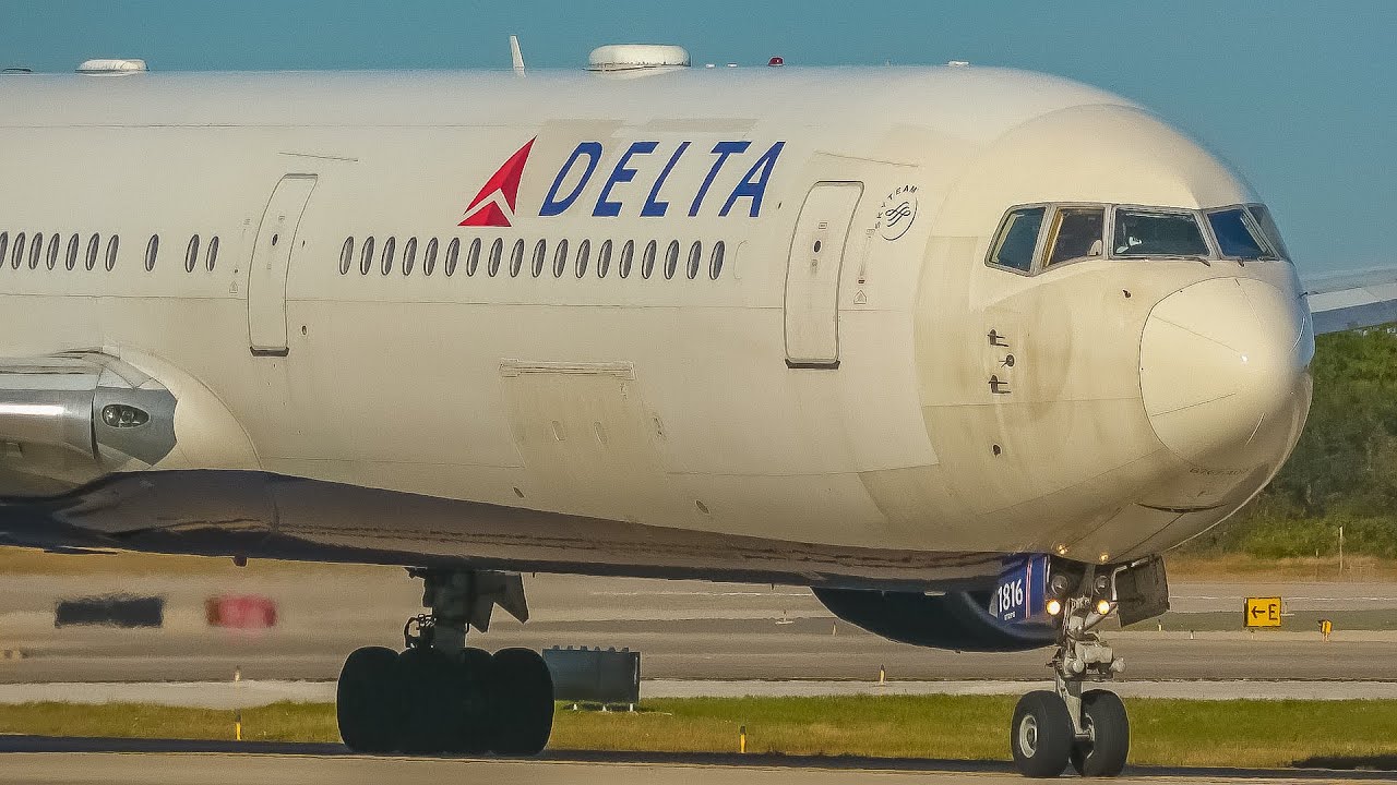 (4K) Evening Departures from Orlando International Airport