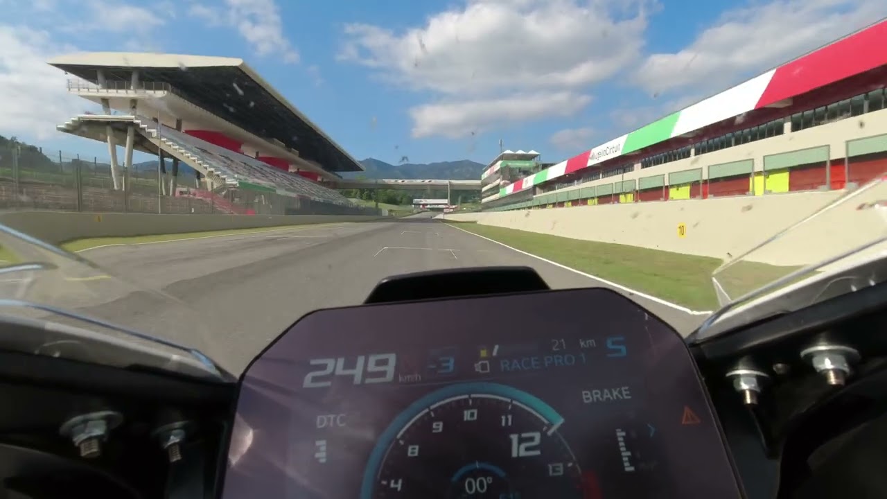 Mugello Juni 2024 - zwei mässig schnelle Runden ...