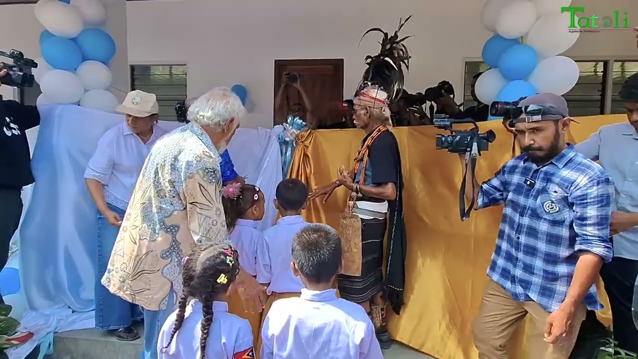 TATOLI ATUÁL - Xanana orgullu ba família Rudy Yanto  ne’ebé konstrui gratuita EBF CONCIN