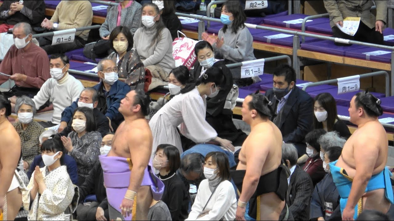 溜席の妖精さん男性を助ける、大相撲 九州場所 (11月場所) 横綱 照ノ富士 優勝 ！