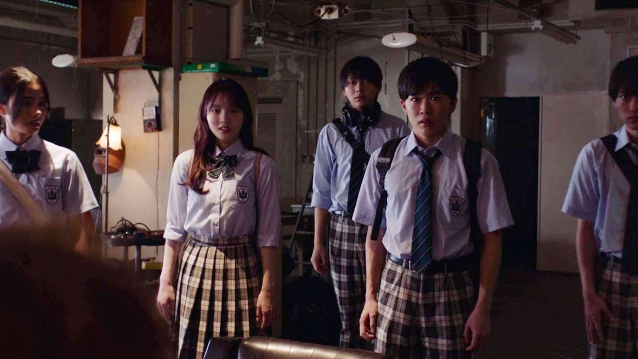 2026最新Netflix漫改恐怖片，高中生被卷入追殺捉迷藏，每晚都會把同學撕碎在遊樂園！【小青】
