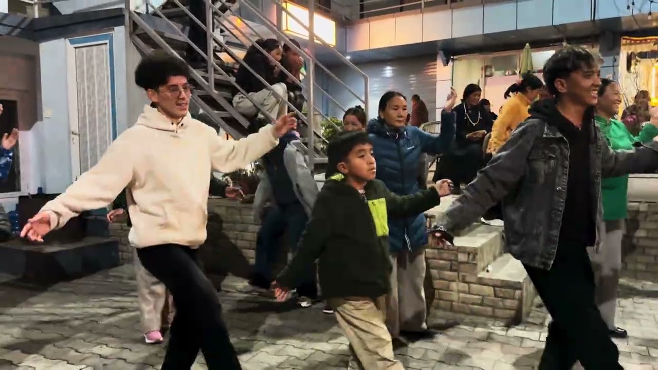 གཞས་དང་ཞབས་བྲོའི་ཕ་ཡུལ   མཛེས་སྡུག་ལྡན་པའི་ནགས་ཤོདKathmandu Droro Tramo #tibetan #dancing  #gorshey 