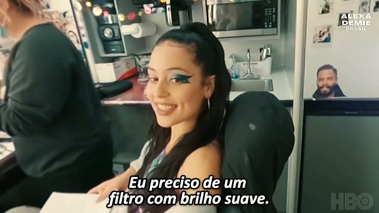 Tour no set da 2&deg; temporada de Euphoria: Alexa Demie e Sydney Sweeney.