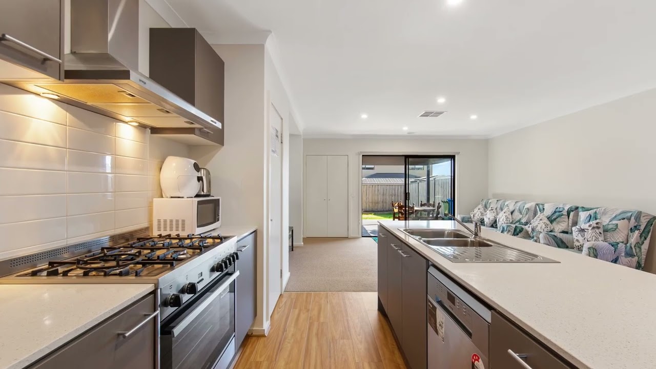 13 Chestnut Ave, CLYDE