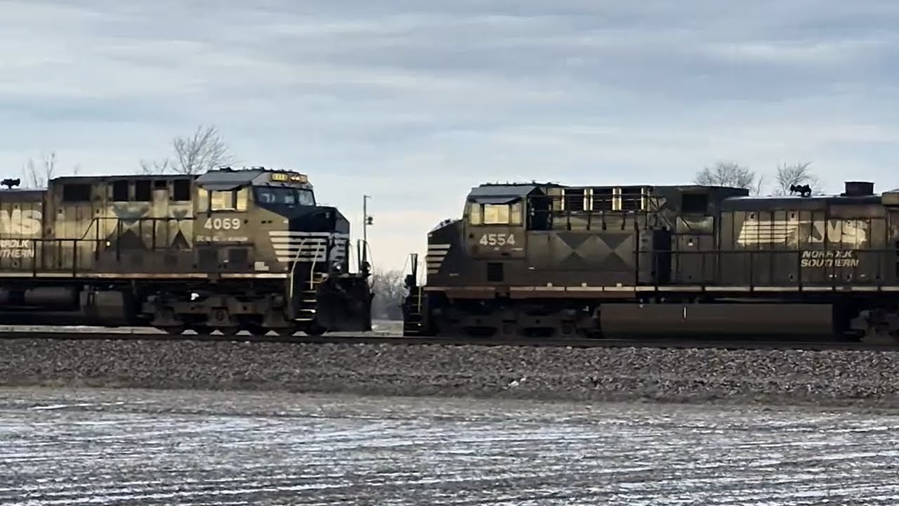 NS 4554 Meets NS 4069 on a Cold Winter Evening