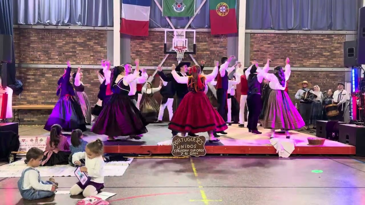 Cana Verde da eira - Dan&ccedil;as e Cantares do minho Festival em Savigny 