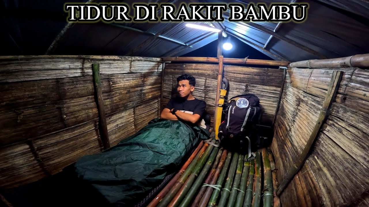 SOLO CAMPING HUJAN DERAS- TIDUR DAN BERLINDUNG DI DALAM RAKIT BAMBU YANG HANGAT 