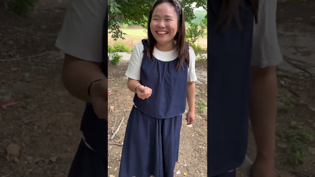 弟妹拿黑蒜去忽悠姐夫，姐夫被坑的不轻！一家人全中了姐姐圈套 #搞笑视频超级爆笑 #姐夫小舅子 #