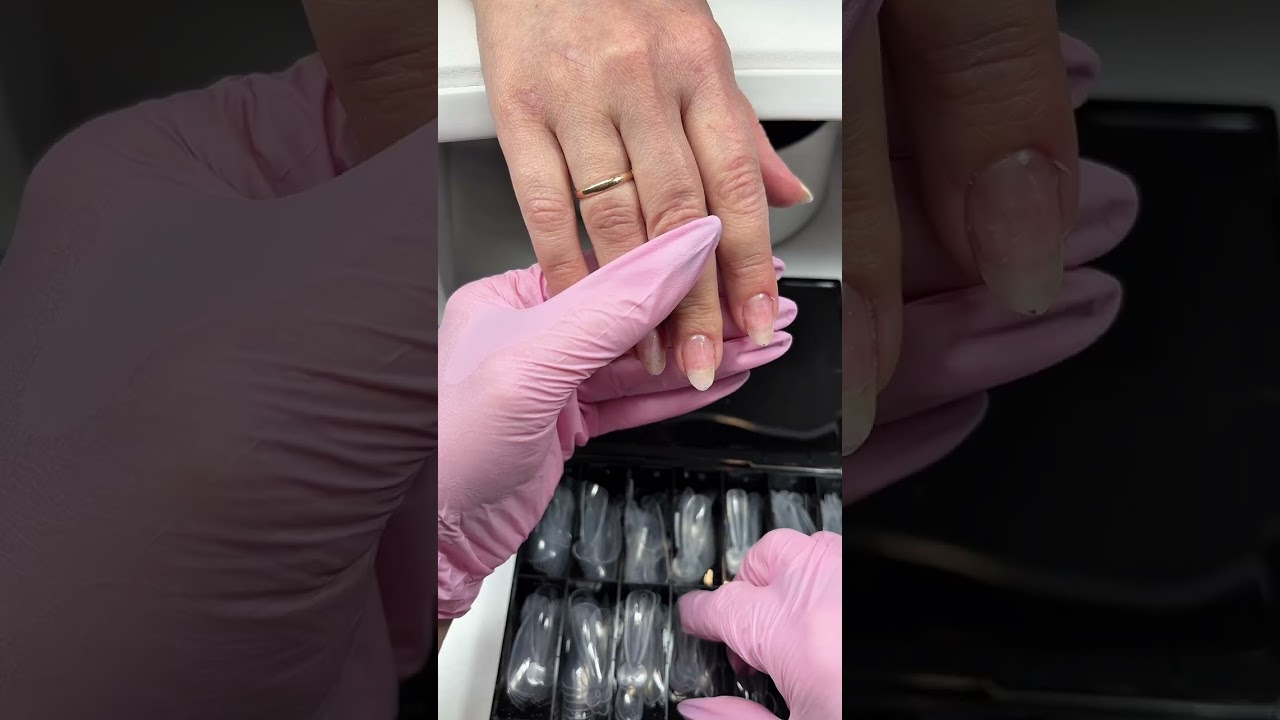 Укрепление ногтей на верхние формы. Процесс работы с клиентом до-после 💅🏻
