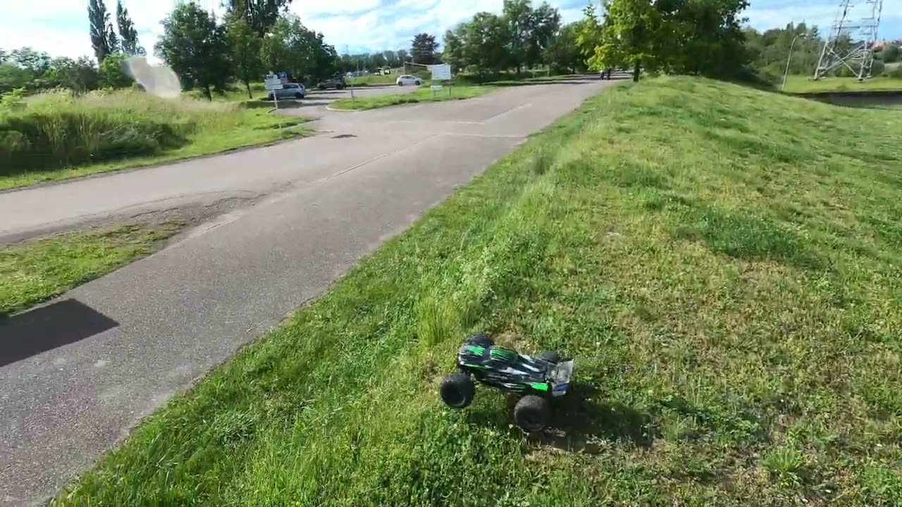 Le traxxas SLEDGE c bien une machine de sagouin aussi